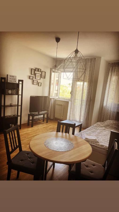 Charlie Aviv Park Apartment Belgrad Exterior foto
